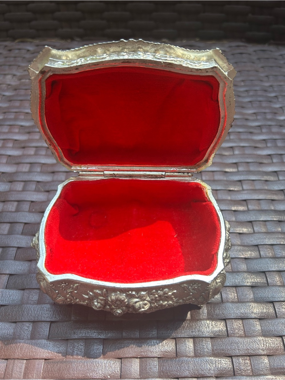 Vintage Jewelry Trinket Box Floral and Nudes silver metal, footed, lined, heavy - Picture 8 of 10